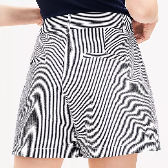 LOFT Palmer Shorts Seersucker Stripe NWT Size 4 Beach Nautical Summer Stripes - Picture 2 of 3